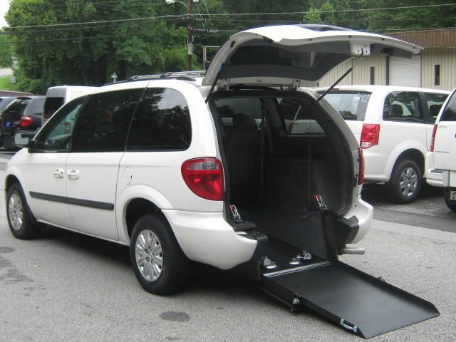 Chrysler Town and Country 2006 photo 4