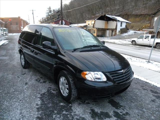 Chrysler Town and Country 2006 photo 1