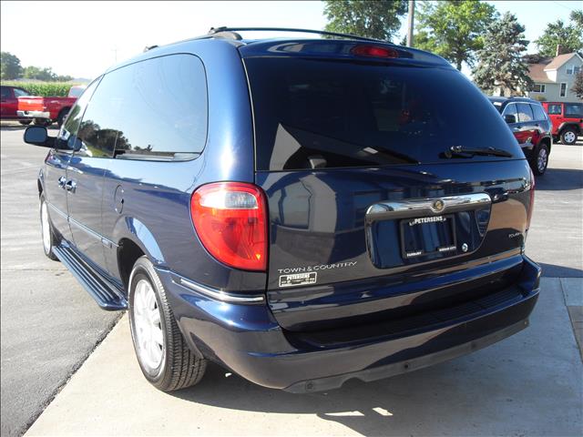 Chrysler Town and Country 2006 photo 3