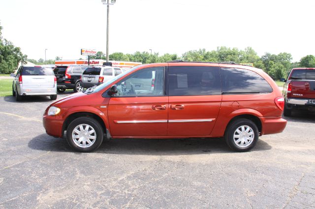 Chrysler Town and Country 2006 photo 4