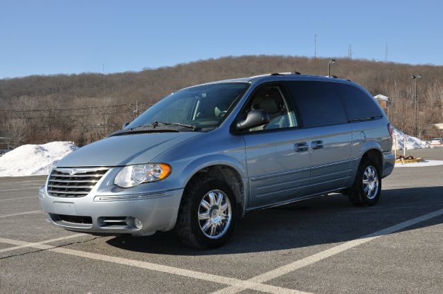 Chrysler Town and Country 2006 photo 4
