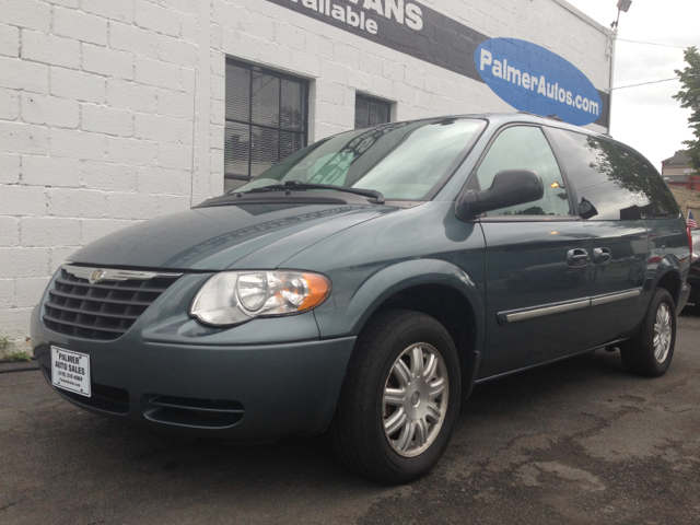 Chrysler Town and Country 2006 photo 3