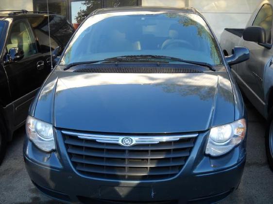 Chrysler Town and Country 2006 photo 4