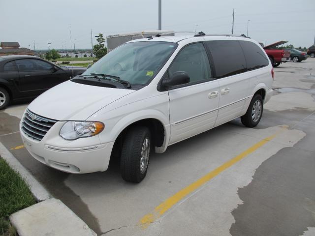Chrysler Town and Country BGT MiniVan