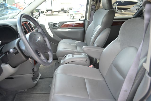 Chrysler Town and Country 2006 photo 10