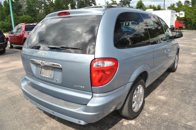 Chrysler Town and Country 2006 photo 12