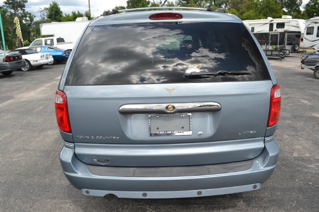Chrysler Town and Country 2006 photo 13