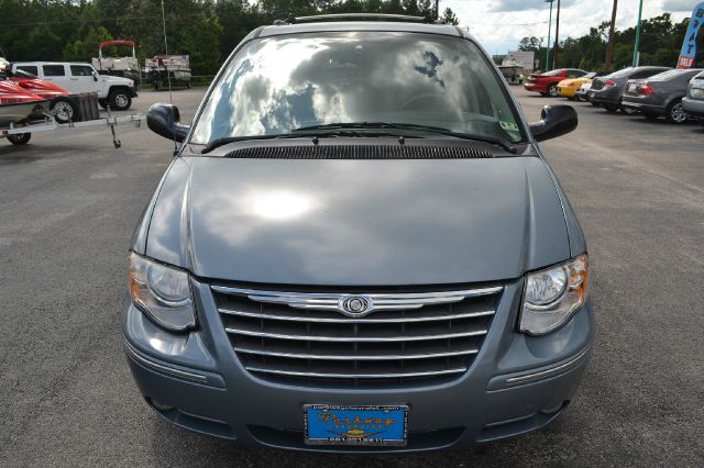 Chrysler Town and Country 2006 photo 14