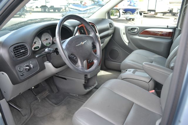 Chrysler Town and Country 2006 photo 15