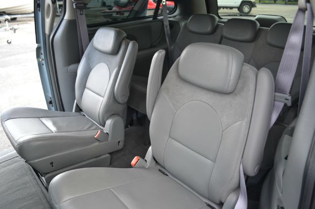Chrysler Town and Country 2006 photo 16