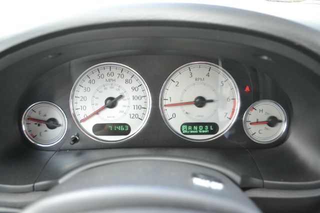 Chrysler Town and Country 2006 photo 18