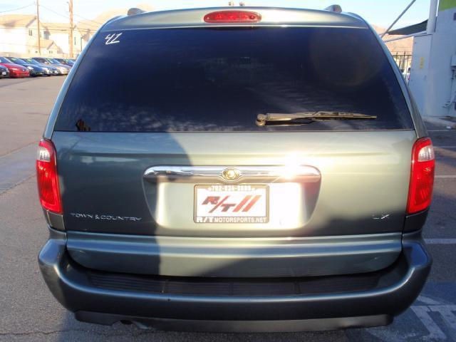 Chrysler Town and Country 2006 photo 1