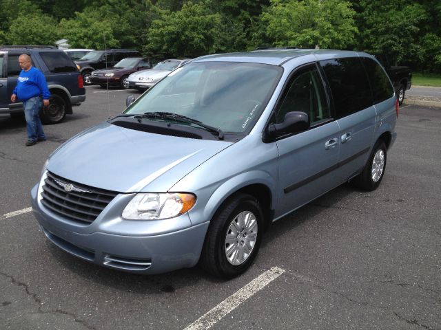 Chrysler Town and Country 2006 photo 1