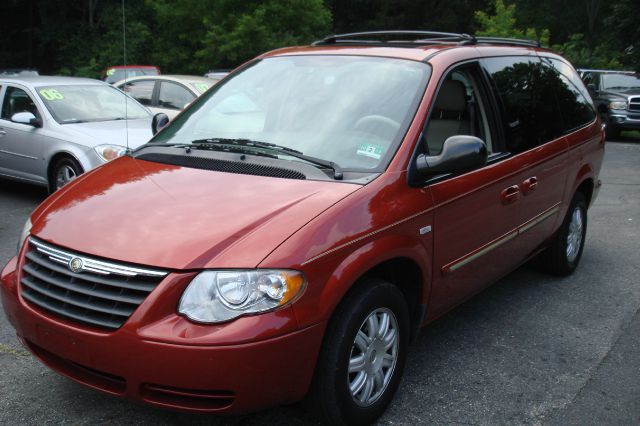 Chrysler Town and Country 2006 photo 4