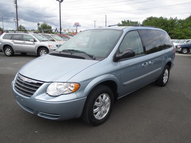 Chrysler Town and Country 2006 photo 10