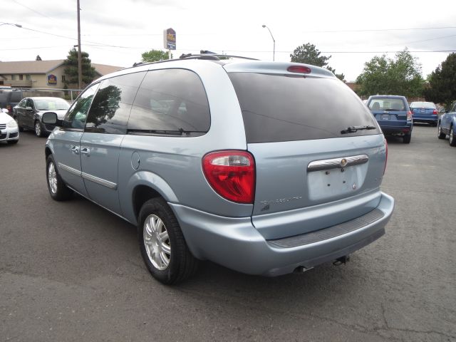 Chrysler Town and Country 2006 photo 12