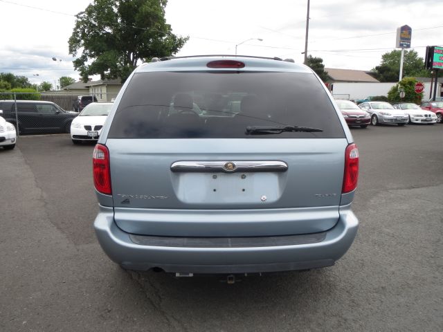 Chrysler Town and Country 2006 photo 8