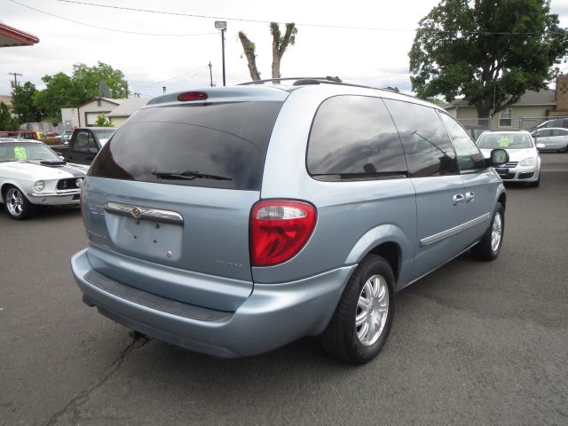 Chrysler Town and Country 2006 photo 9