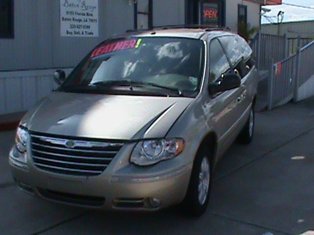Chrysler Town and Country 2006 photo 1