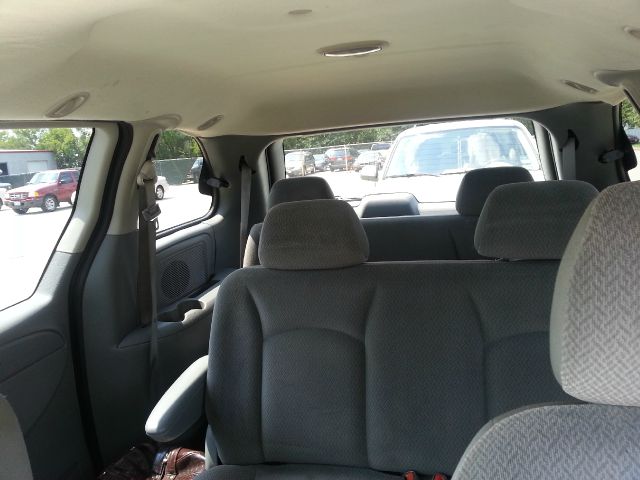 Chrysler Town and Country 2006 photo 2