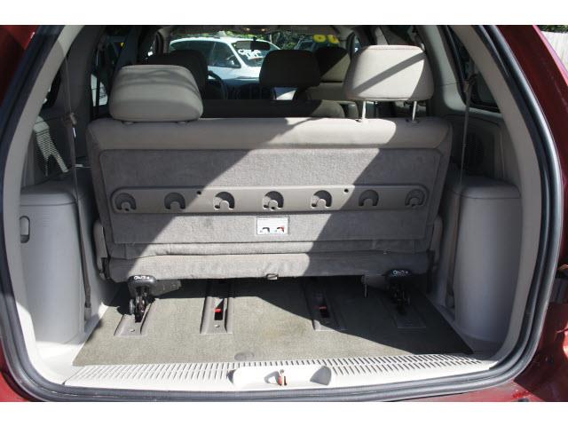 Chrysler Town and Country 2006 photo 1