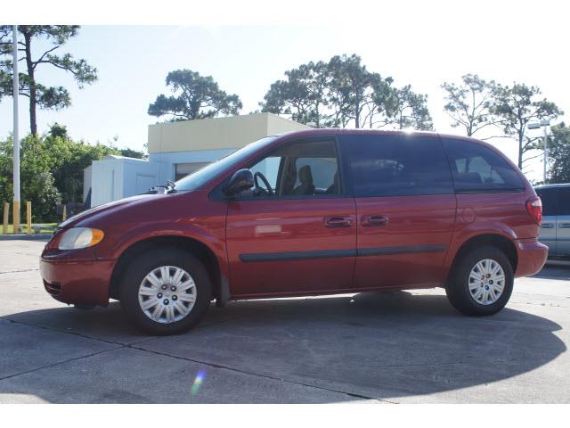 Chrysler Town and Country 2006 photo 2