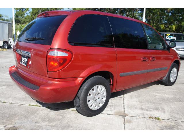 Chrysler Town and Country 2006 photo 3