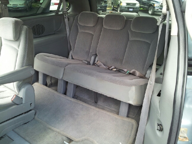 Chrysler Town and Country 2006 photo 3