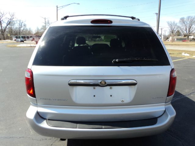 Chrysler Town and Country 3.5 MiniVan