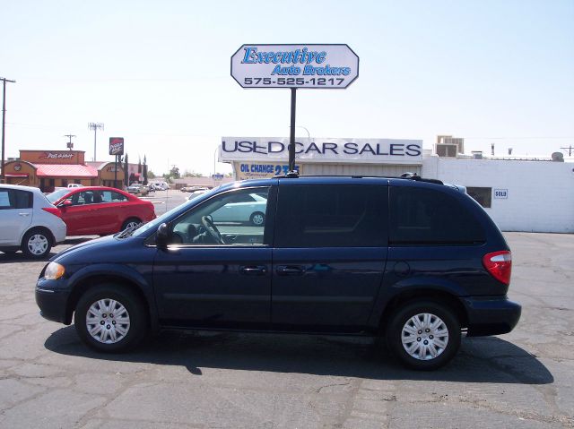 Chrysler Town and Country 2006 photo 2