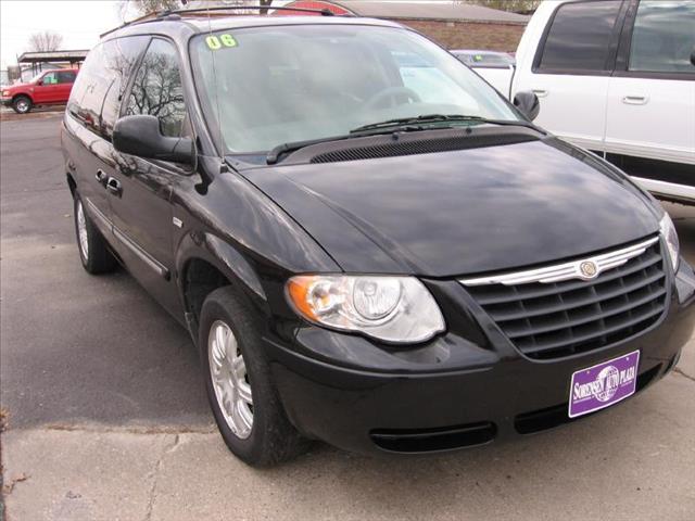 Chrysler Town and Country 2006 photo 3