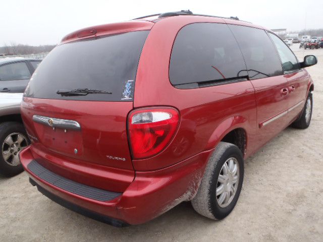 Chrysler Town and Country 2006 photo 3