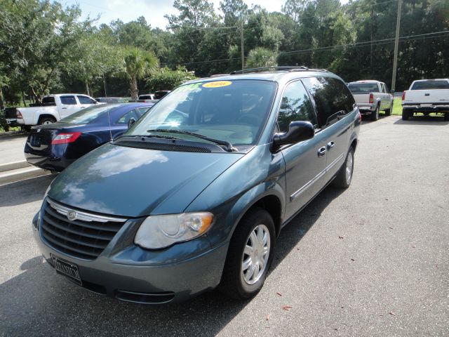 Chrysler Town and Country 2006 photo 4