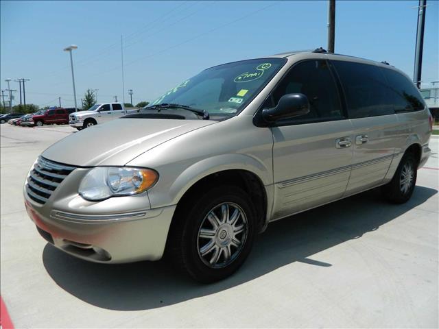 Chrysler Town and Country 4X4 25 MiniVan