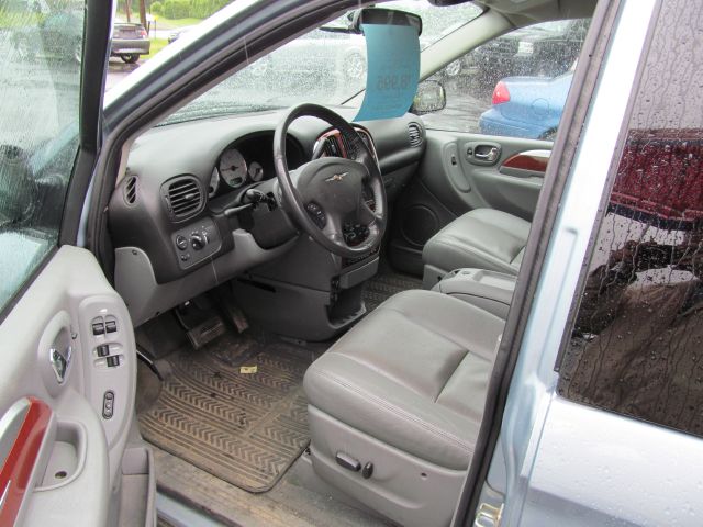 Chrysler Town and Country 2006 photo 3