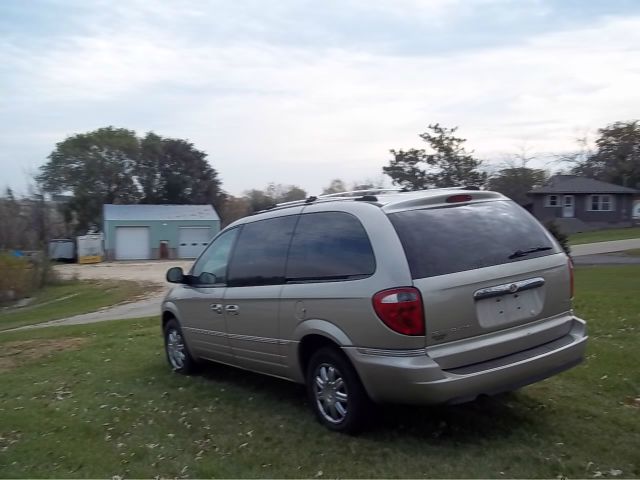 Chrysler Town and Country SLT 25 MiniVan