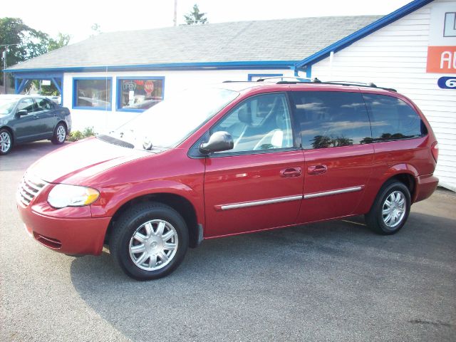 Chrysler Town and Country 2006 photo 3