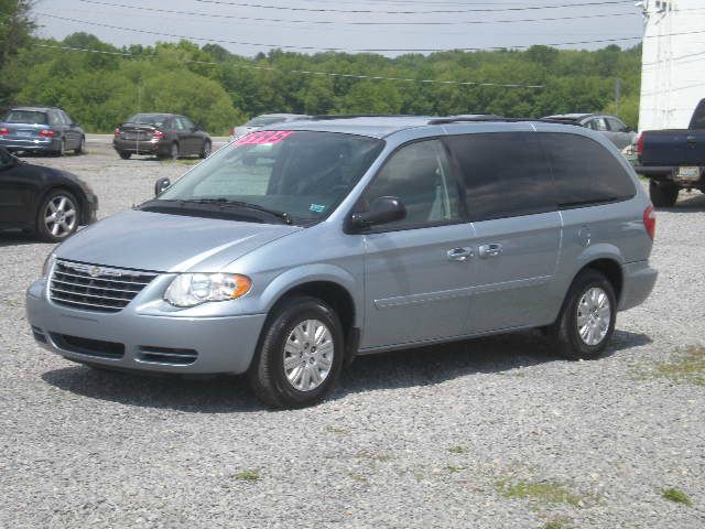 Chrysler Town and Country 2006 photo 1