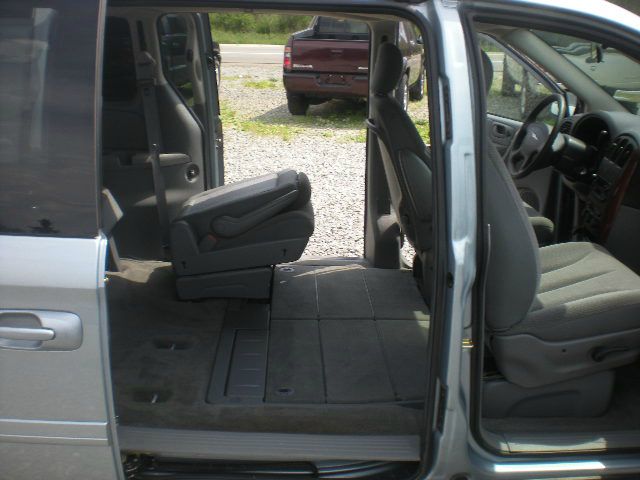 Chrysler Town and Country 2006 photo 14