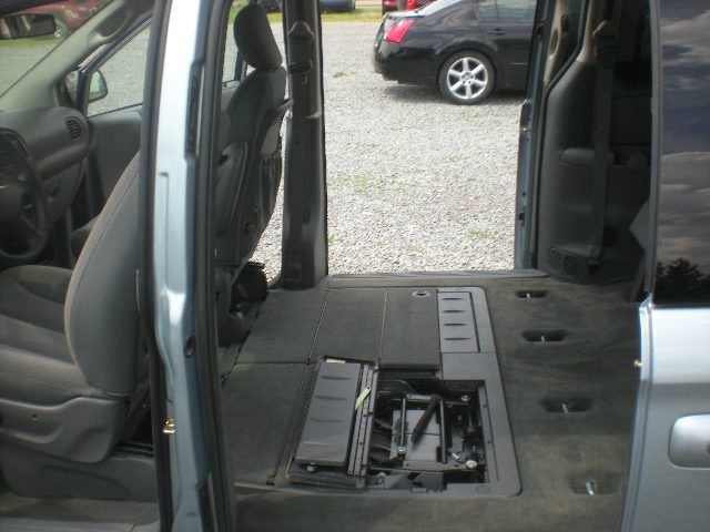 Chrysler Town and Country 2006 photo 15