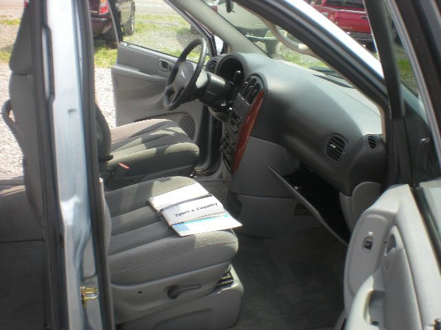 Chrysler Town and Country 2006 photo 17