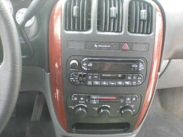 Chrysler Town and Country 2006 photo 22