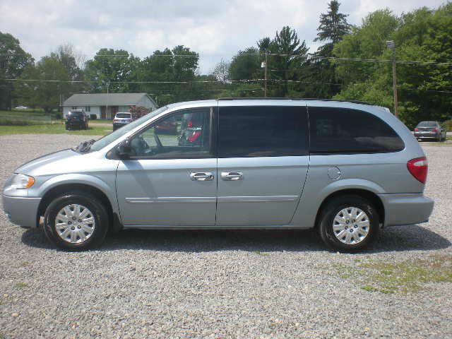 Chrysler Town and Country 2006 photo 24