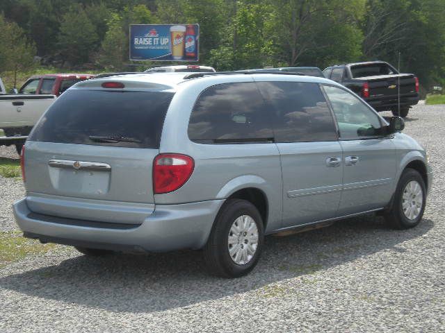 Chrysler Town and Country 2006 photo 25