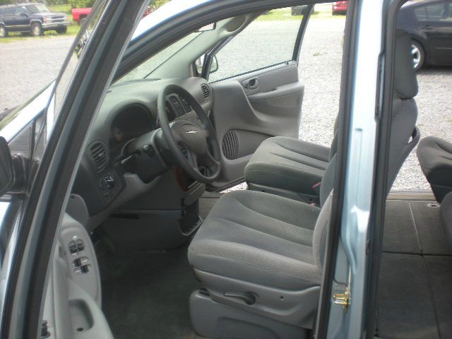 Chrysler Town and Country 2006 photo 26