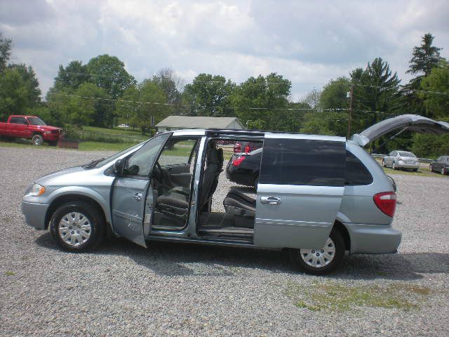 Chrysler Town and Country 2006 photo 30