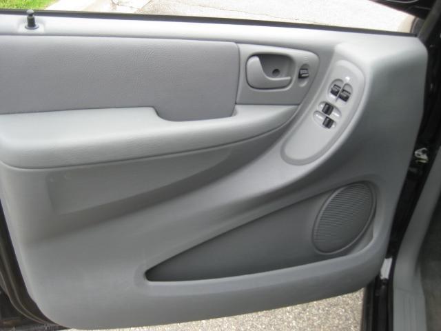 Chrysler Town and Country 2006 photo 1