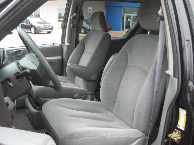 Chrysler Town and Country 2006 photo 13