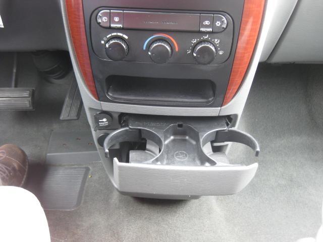 Chrysler Town and Country 2006 photo 17