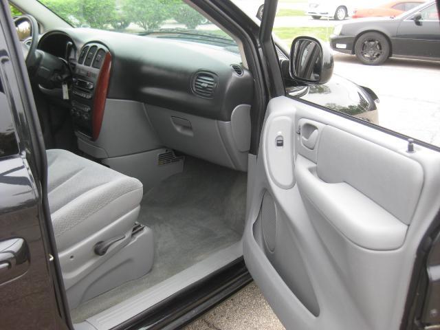 Chrysler Town and Country 2006 photo 23